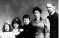 Jean Piaget, ses parents et ses soeurs